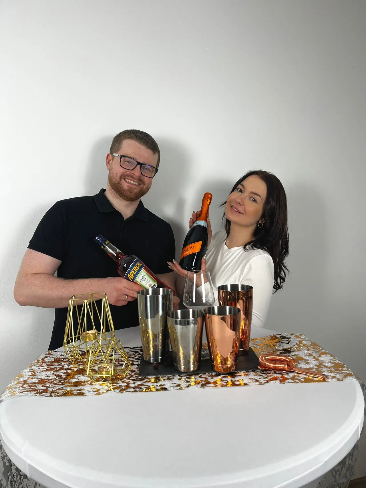 Kolorowe drinki przygotowane na imprezę